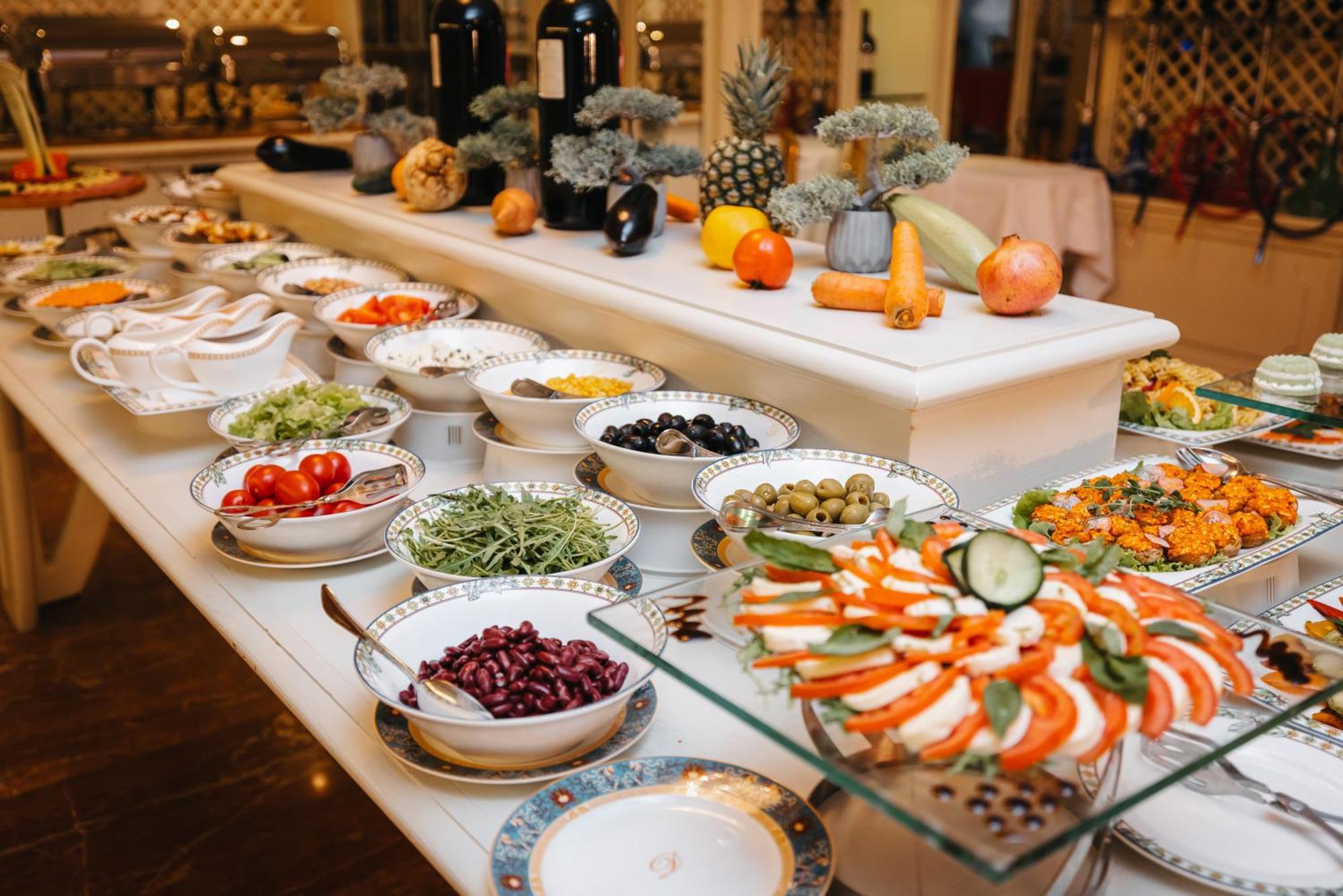 פרישטינה Swiss Diamond Hotel Prishtina מראה חיצוני תמונה A salad bar
