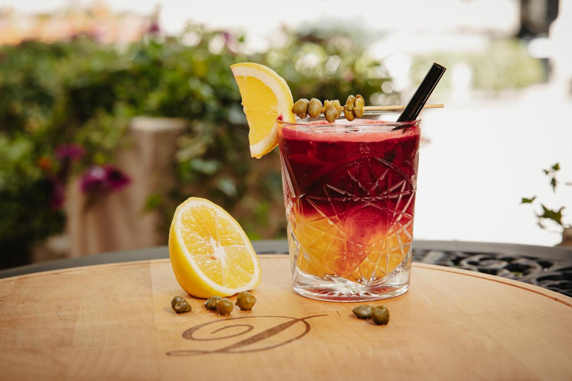 פרישטינה Swiss Diamond Hotel Prishtina מראה חיצוני תמונה A vodka cocktail