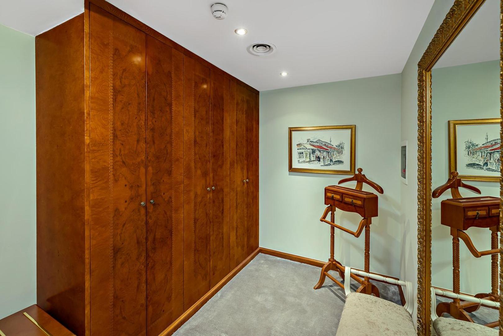 פרישטינה Swiss Diamond Hotel Prishtina מראה חיצוני תמונה A wardrobe