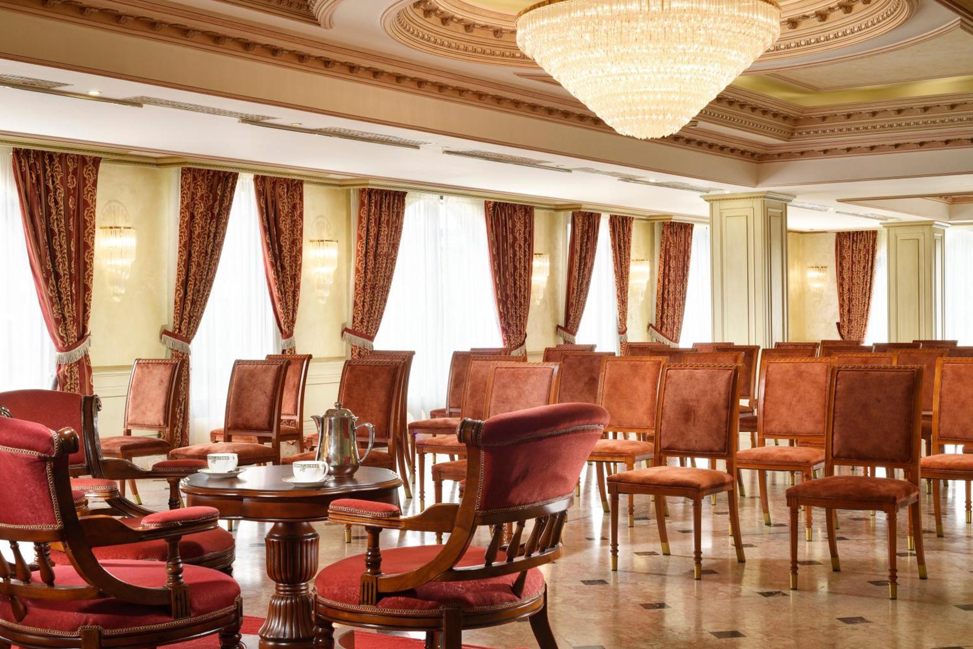 פרישטינה Swiss Diamond Hotel Prishtina מראה חיצוני תמונה The interior of the hotel